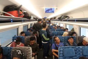 Kereta Cepat Whoosh Panen Penumpang hingga 23 Ribu Orang di Akhir Pekan.