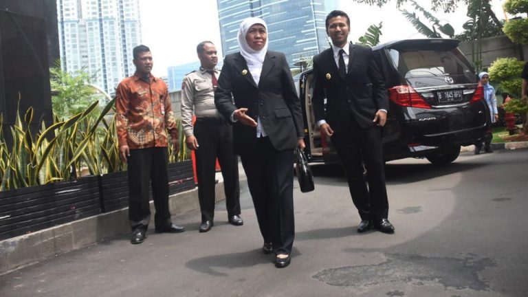 KPK Sita Koper Biru Usai Geledah Kantor Kedua Kadis PUPR Selama Tiga Jam dalam Lanjutan Penyelidikan Korupsi Proyek Infrastruktur.