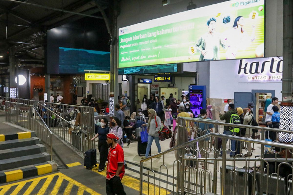 Penumpang KA Lokal Daop 6 Naik di Akhir Libur Sekolah